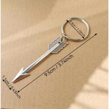 Kľúčenka so šípom zo zinkovej zliatiny strieborná